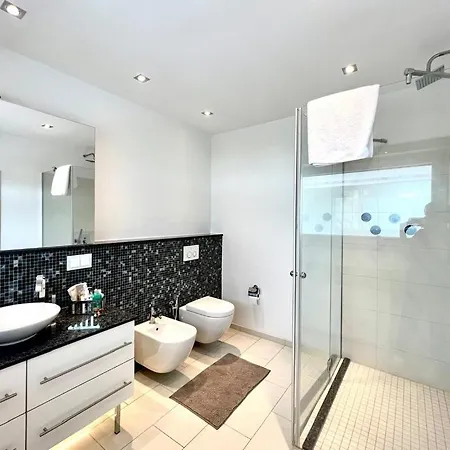 Villa Duesseldorf Вилла